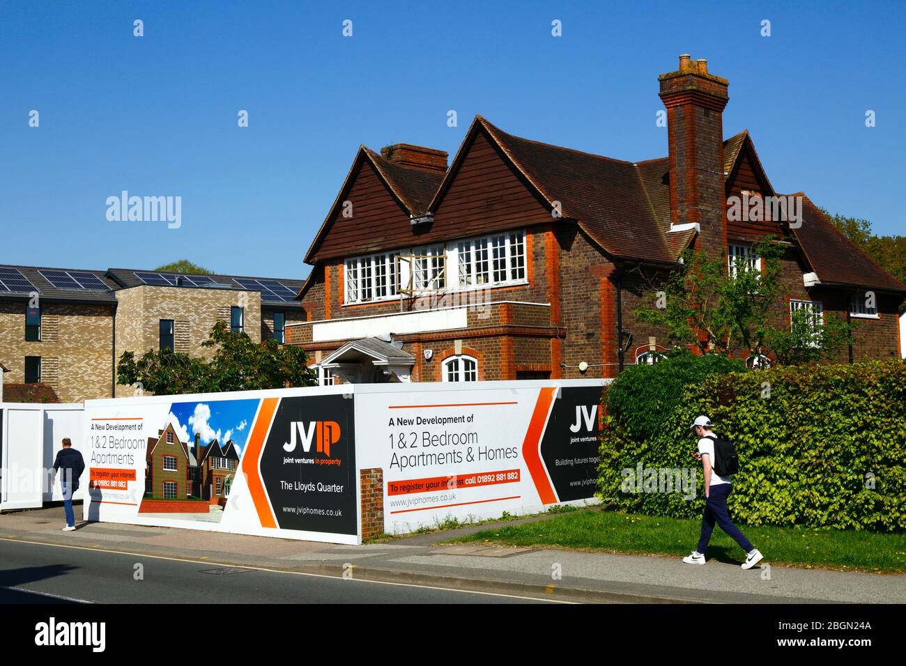 Der Bauträger von JVIP unterzeichnet ein Fremdprojekt, um das ehemalige Gebäude der Lloyds Bank in Wohnungen in Southborough, Kent, England, umzuwandeln Stockfoto
