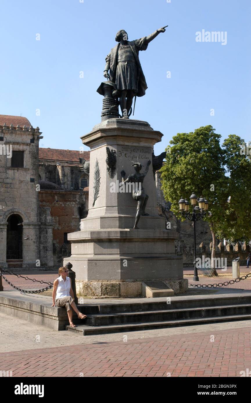 Kolumbusstatue vor Kathedrale von Santo Domingo, Dominikanische Republik, Karibik, Amerika Stockfoto