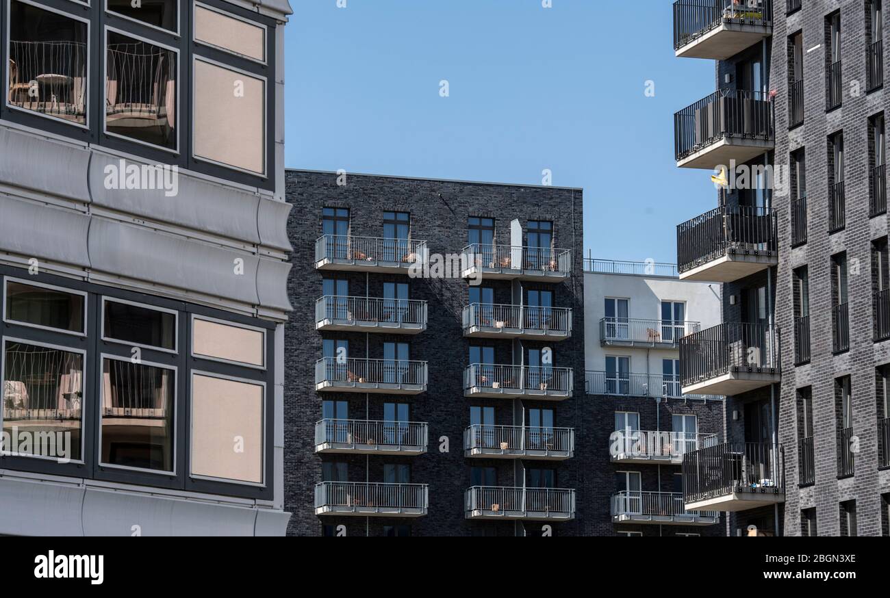 Berlin, Deutschland. April 2020. Dicht beieinander liegen Häuser in kreuzberg. Quelle: Paul Zinken/dpa-Zentralbild/ZB/dpa/Alamy Live News Stockfoto