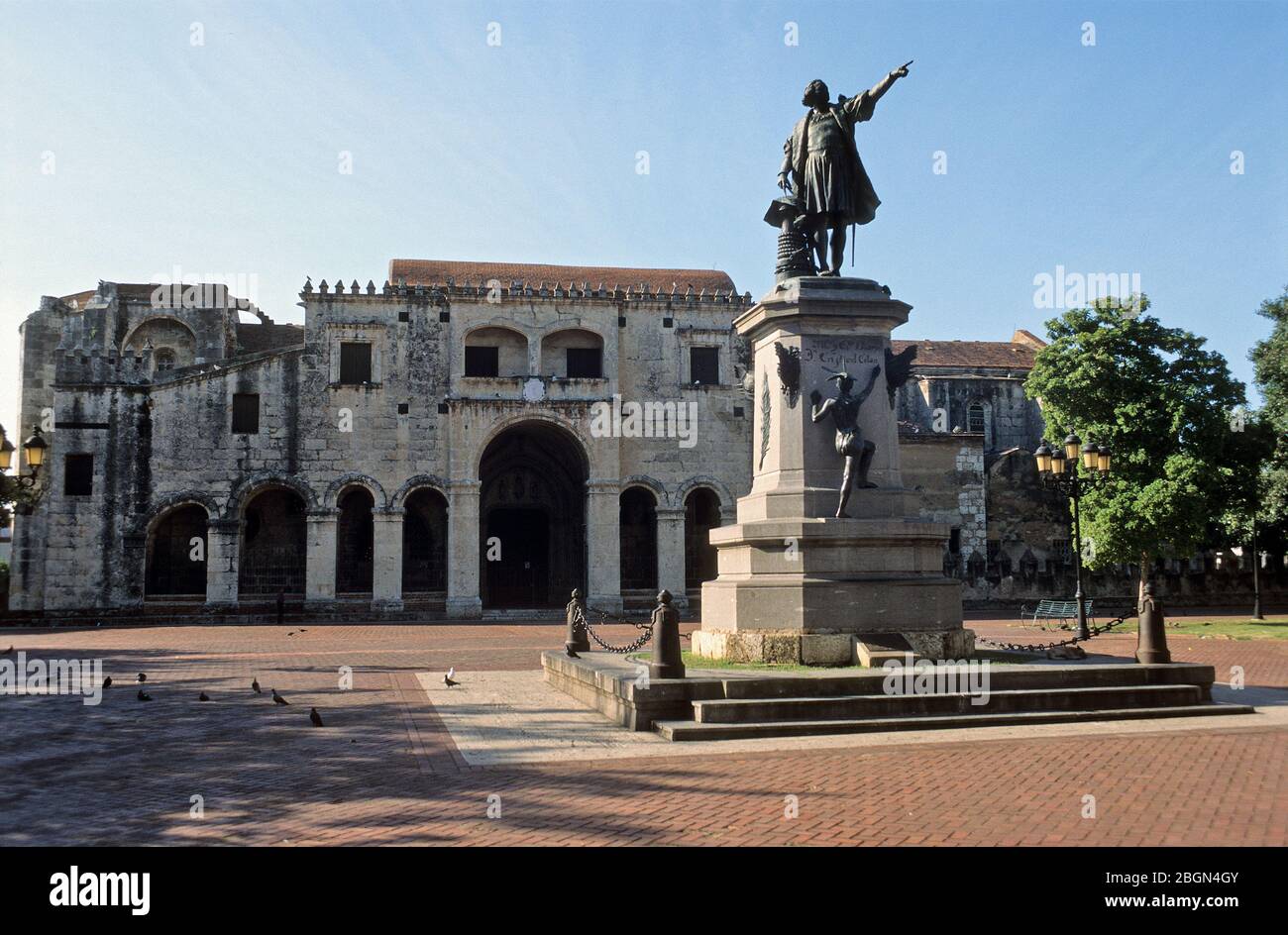 Kolumbusstatue vor Kathedrale von Santo Domingo, Dominikanische Republik, Karibik, Amerika Stockfoto