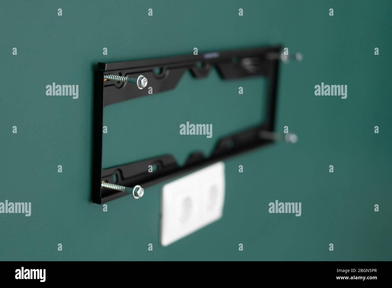 Reparatur und Dekoration. Wandhalterung für tv. Stockfoto