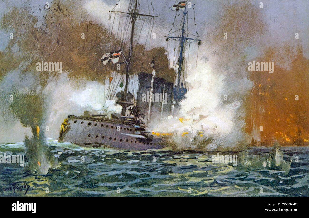 SMS AUGSBURG Deutsche Reichsmarine unter Beschuss in der Ostsee während eines Engagements mit russischen Schiffen im Jahr 1914. Stockfoto