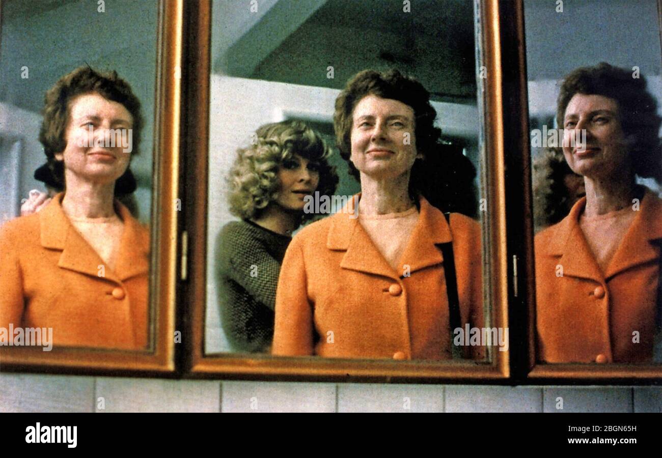 Schau Jetzt Nicht Stockfotos Und Bilder Kaufen Alamy