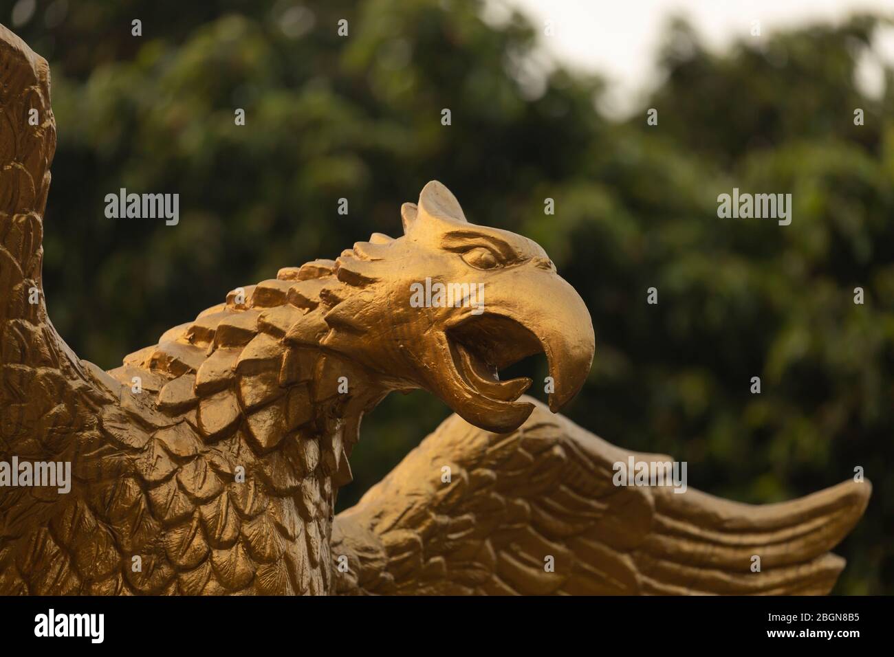 Jakarta, Indonesien - 13. Juli 2019: Nahaufnahme von Garuda, Symbol Indonesiens, im Bezirk Jakarta Central, der Einheit in Vielfalt darstellt. Stockfoto