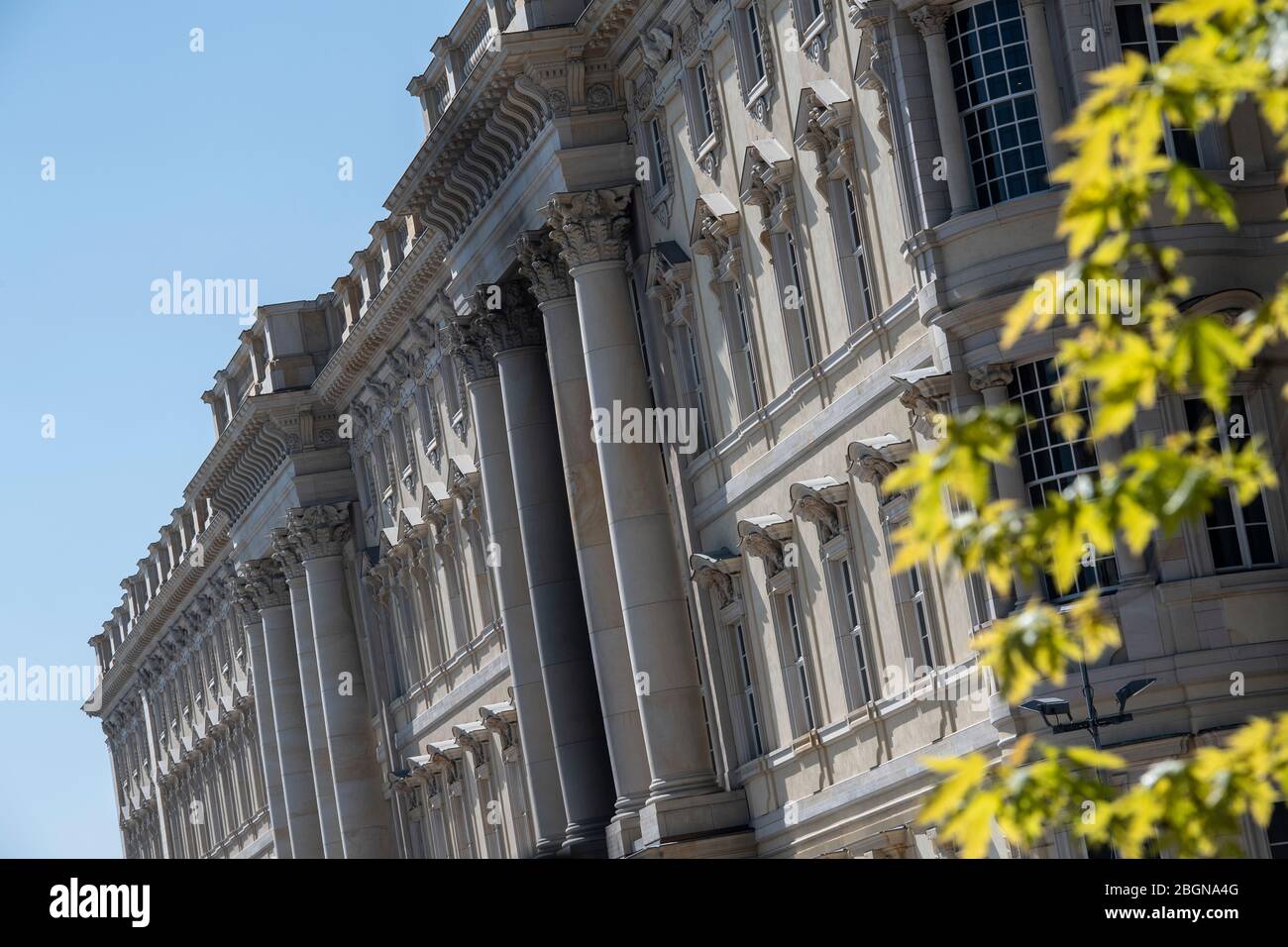 Berlin, Deutschland. April 2020. Die façade des Stadtpalastes, das Humboldt Forum Quelle: Paul Zinken/dpa-Zentralbild/ZB/dpa/Alamy Live News Stockfoto