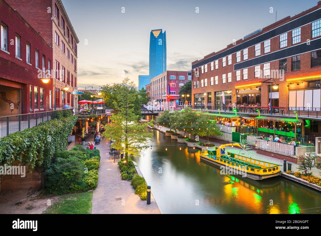 Usa Oklahoma Oklahoma City River Walk Entlang Bricktown Canal In Der Abenddammerung Stockfotografie Alamy