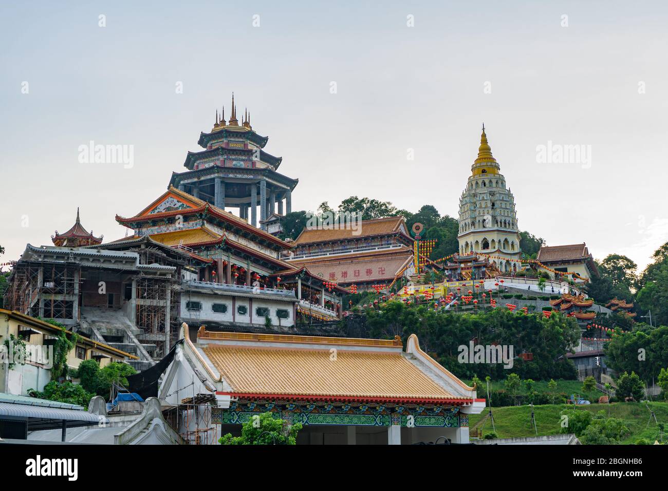 KEK Lok Si Tempel wurde seit dem Jahr 1891 gebaut, befindet sich in Penang Island, ist einer der größten und schönsten Tempel komplexe in Südostasien. Ein un Stockfoto