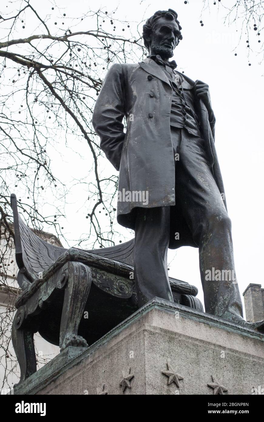 Der Mann, der Abraham Lincoln Statue auf dem Parliament Square, London SW1 von Augustus Saint-Gaudens Stockfoto