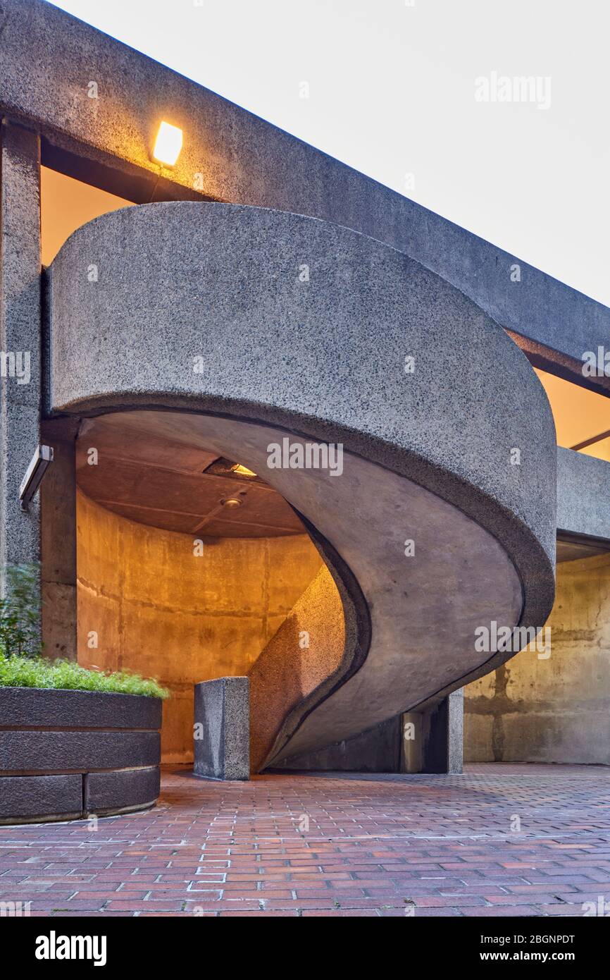 Wendeltreppe am Barbican von den Architekten Chamberlin, Powell und Bon Stockfoto