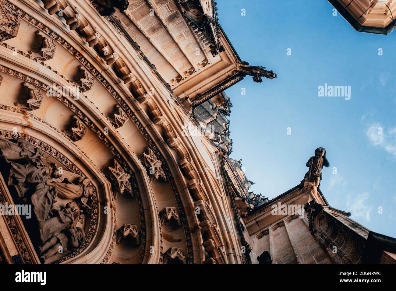 Wunderschöne Aussicht auf die gotische capel Kathedrale, Denkmal des deutschen römisch-katholischen Neogotik Architektur.der katholische St. Vitus, Wenzel und Adalber Stockfoto