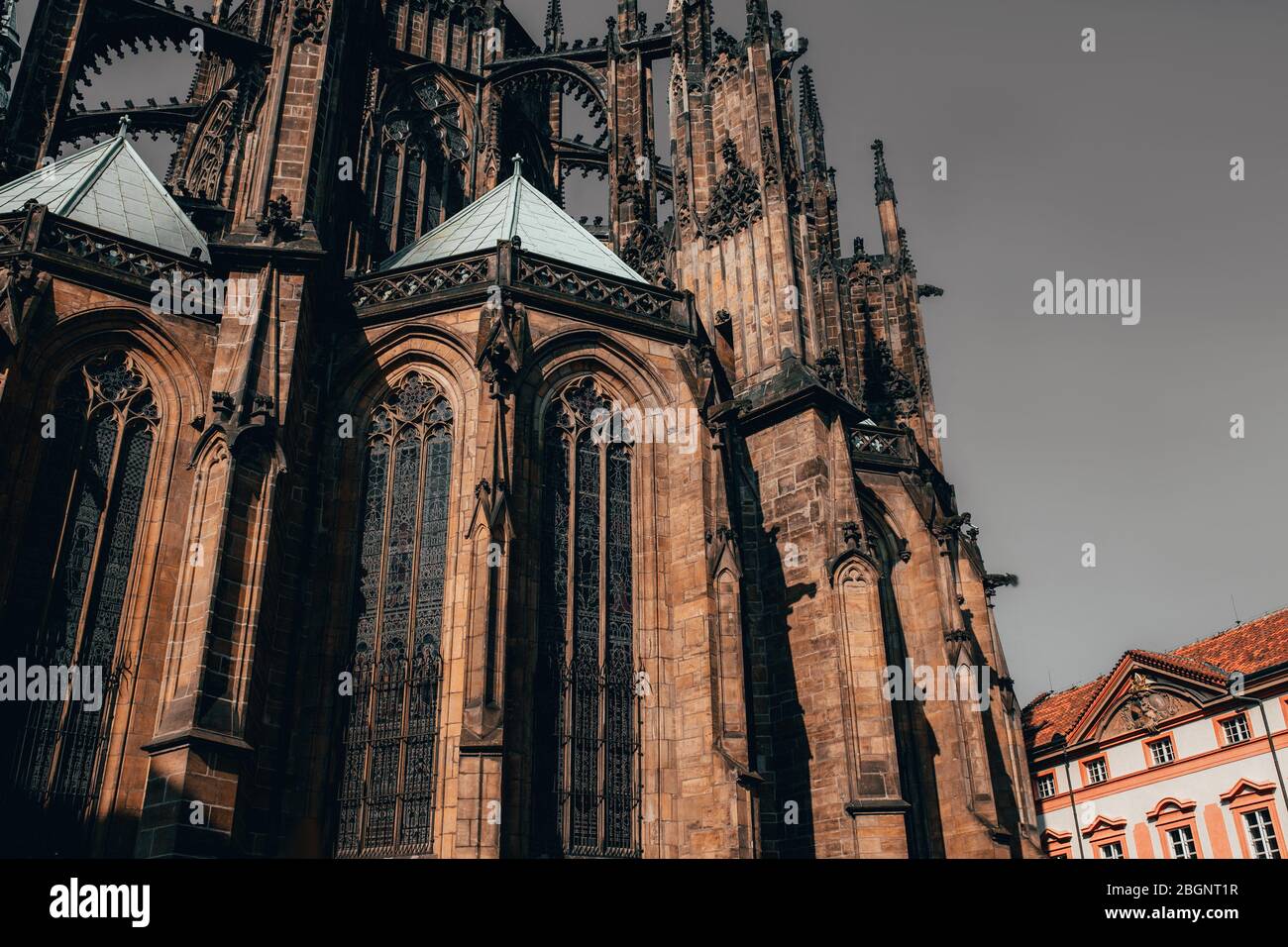 Wunderschöne Aussicht auf die gotische capel Kathedrale, Denkmal des deutschen römisch-katholischen Neogotik Architektur.der katholische St. Vitus, Wenzel und Adalber Stockfoto