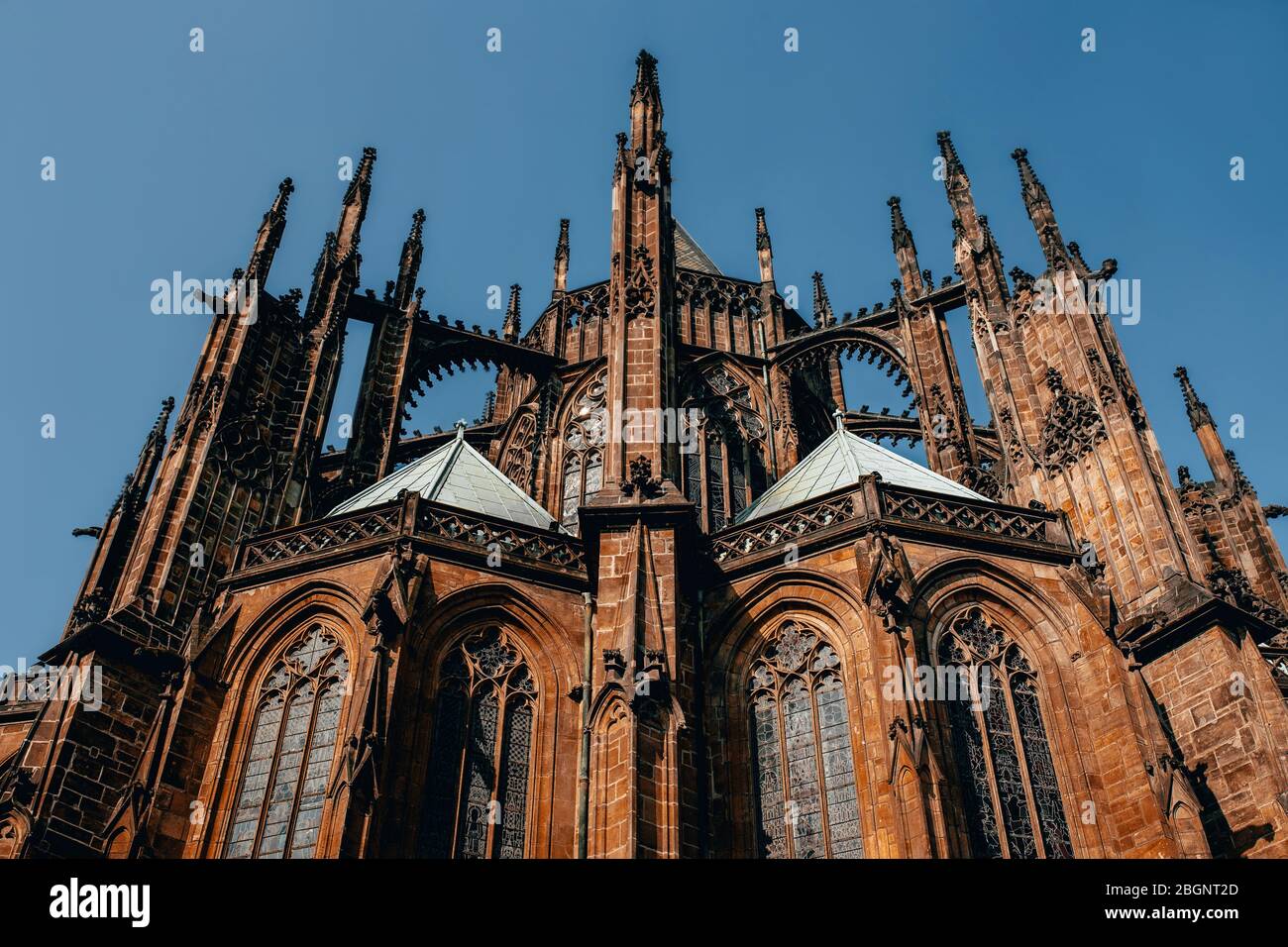 Wunderschöne Aussicht auf die gotische capel Kathedrale, Denkmal des deutschen römisch-katholischen Neogotik Architektur.der katholische St. Vitus, Wenzel und Adalber Stockfoto
