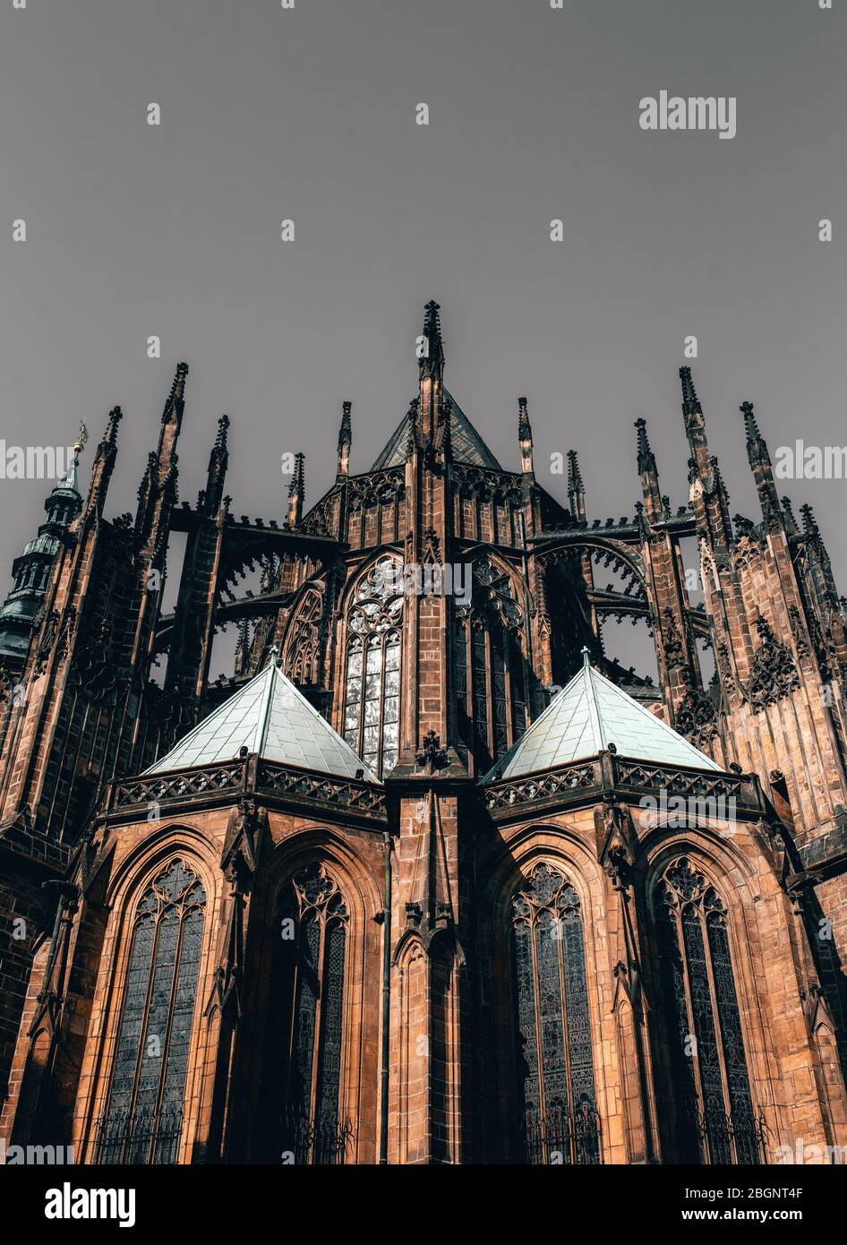 Wunderschöne Aussicht auf die gotische capel Kathedrale, Denkmal des deutschen römisch-katholischen Neogotik Architektur.der katholische St. Vitus, Wenzel und Adalber Stockfoto