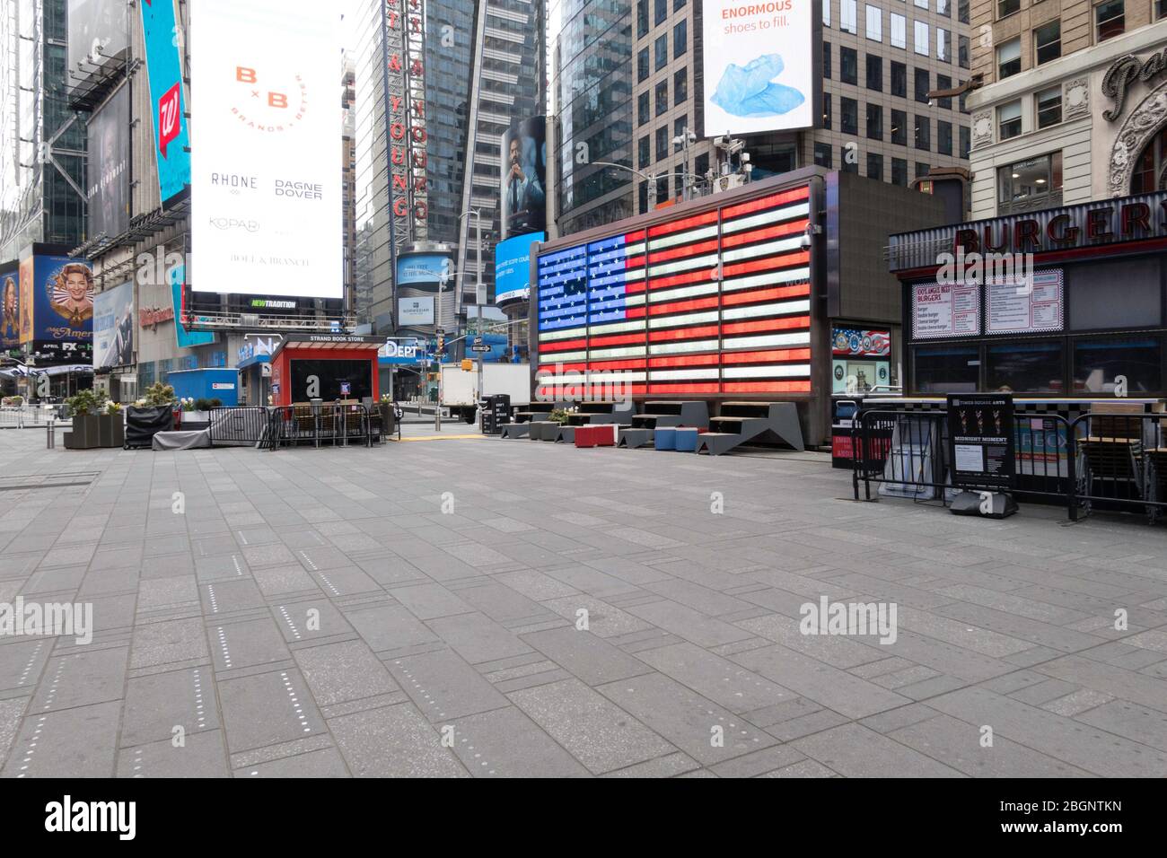 Der Times Square ist wegen der COVID-19 Pandemie, April 2020, New York City, USA, fast menschenleer Stockfoto