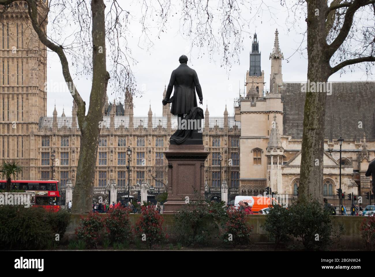 Sir Robert Peel, Statue auf dem Parliament Square, London SW1 von Matthew Noble Stockfoto