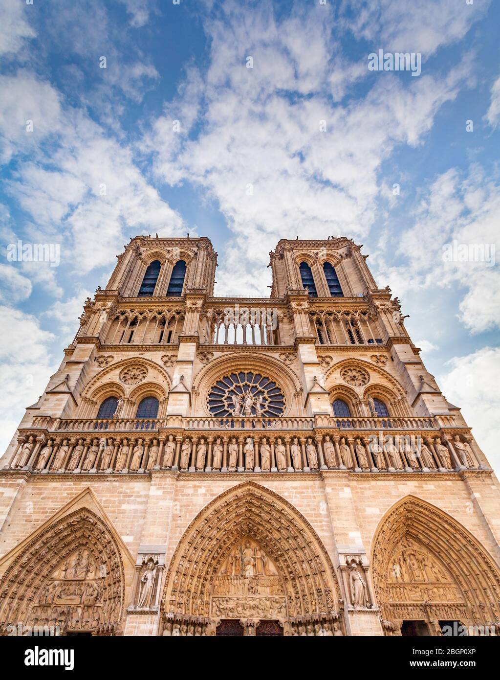 Der westliche Eingang der Kathedrale Notre-Dame in Paris, Frankreich Stockfoto