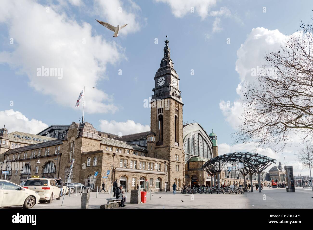 Hamburg, Deutschland. März 2020. Blick auf den Ausgang Spitalerstraße des Hamburger Hauptbahnhofs. Quelle: Markus Scholz/dpa/Alamy Live News Stockfoto