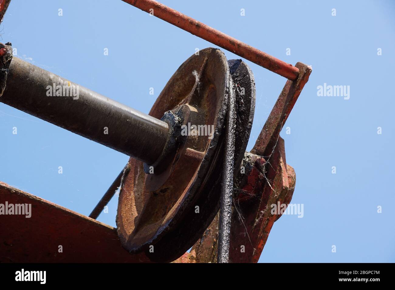 Drahtseil Schlinge oder Kabel Schlinge auf dem Kran Haspel drum oder Winde Rolle der Kran das Anheben der Maschine in der Schwerindustrie Stockfoto