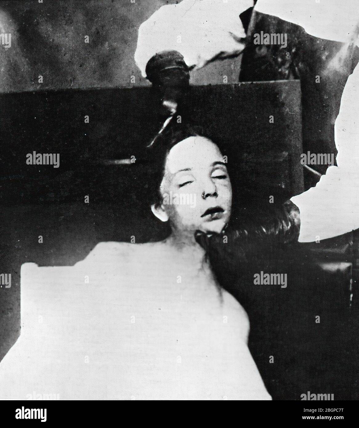 Helga Goebbels, starb im Jahre 12, sie wurde von ihren Eltern zusammen mit ihren fünf Geschwistern in Hitlerâ €™s Bunker am 1. Mai 1945 vergiftet - hier nach Autopsie in Berlin Buch Stockfoto