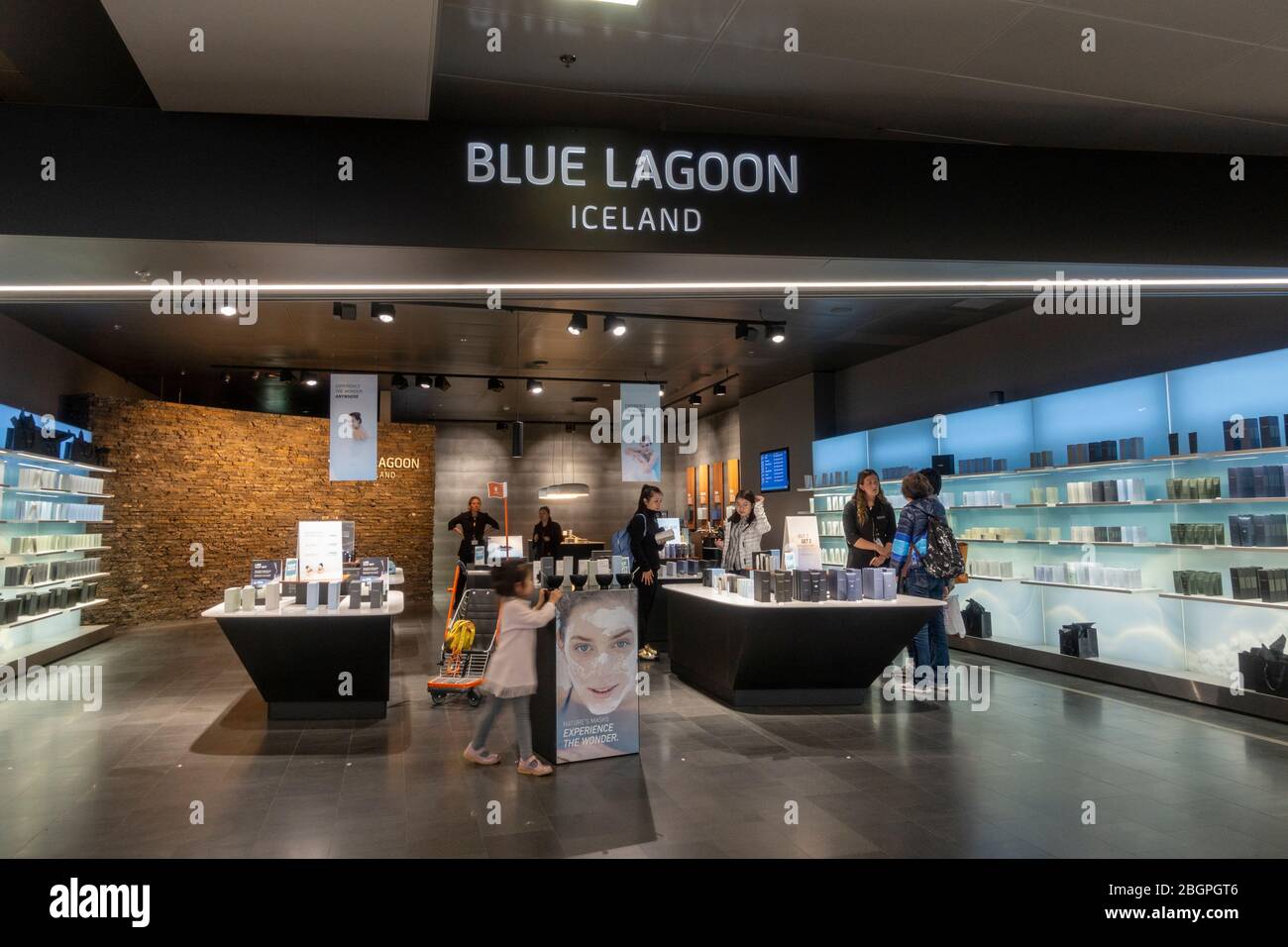 'Blue Lagoon Iceland'-Geschäft (Hautpflegeprodukte) im Keflavík International Airport, Reykjavik, Island. Stockfoto