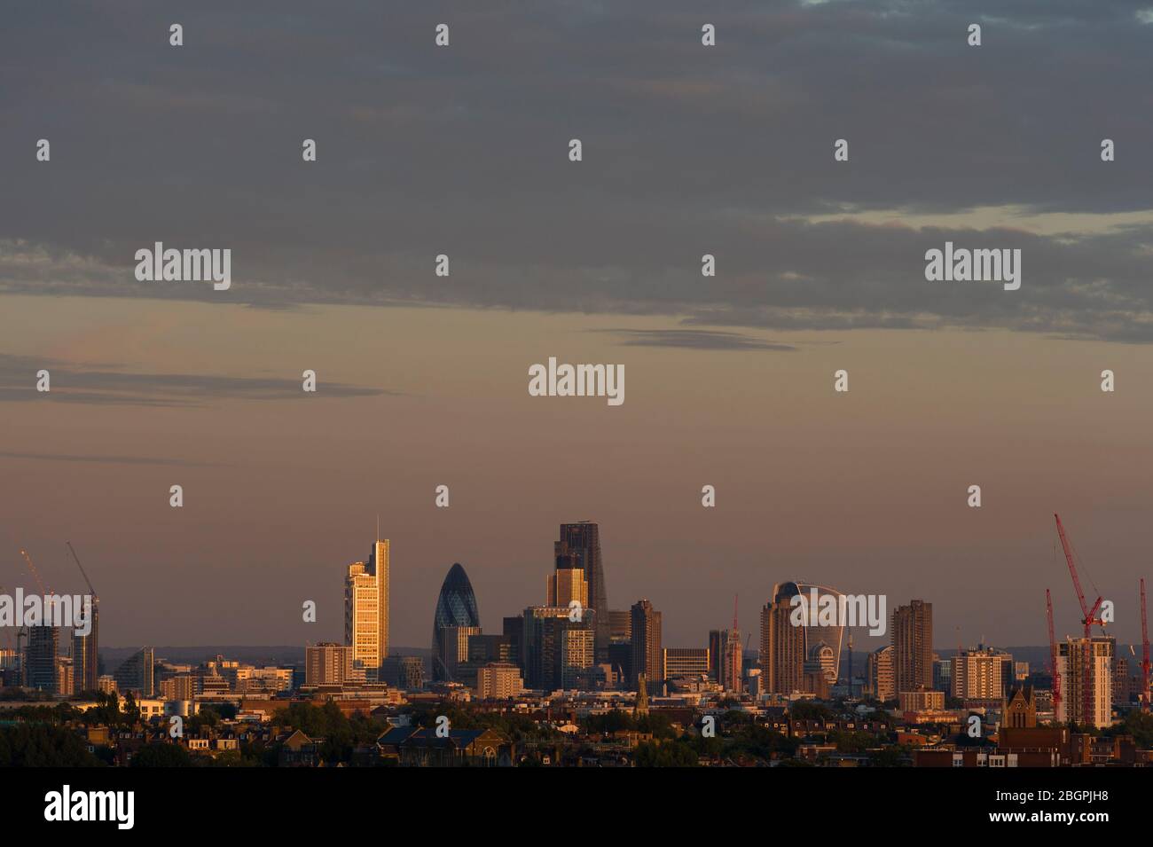 Blick vom Highgate West Hill auf die City of London, das Finanzviertel, Highgate West Hill, London, Großbritannien. August 2015, 21 Stockfoto