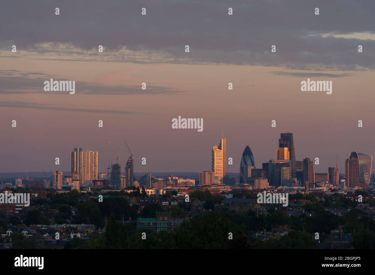 Blick vom Highgate West Hill auf die City of London, das Finanzviertel, Highgate West Hill, London, Großbritannien. August 2015, 21 Stockfoto