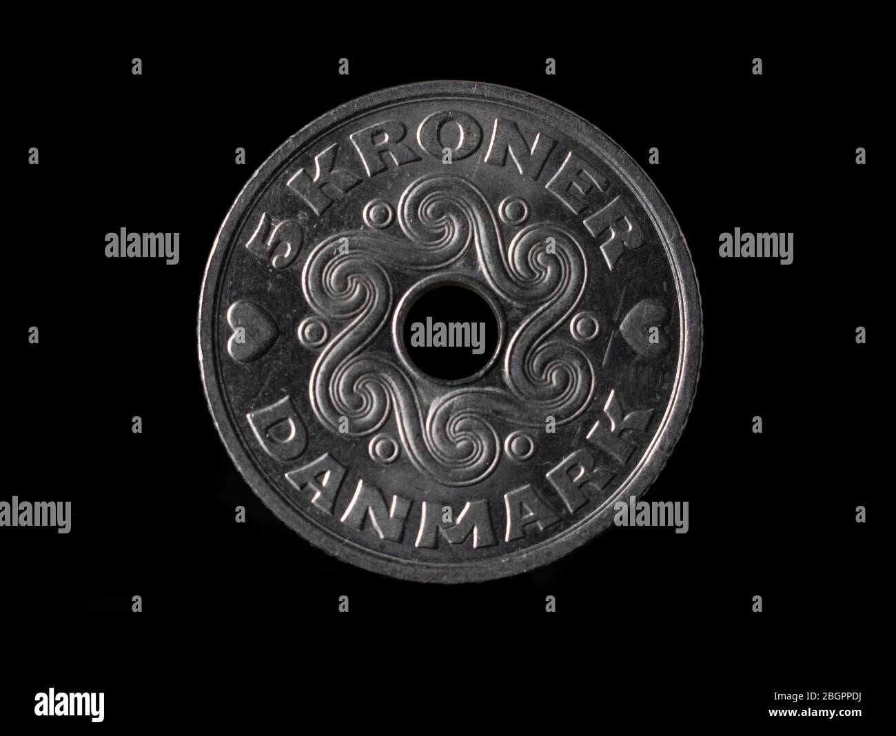5 Dänische Kronen-Münze aus Dänemark auf schwarz isoliert Stockfoto
