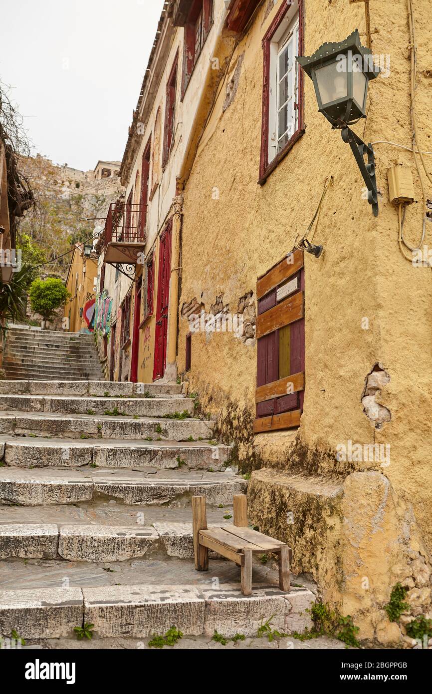Traditionelle Straße an der plaka Athens, leere Straße Coronavirus Stockfoto