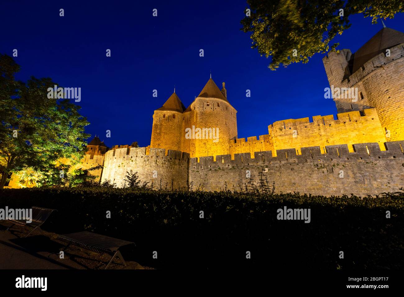 Mittelalterliche Burg Château Comtal auf einem Hügel auf der befestigten Stadt Carcassonne, Frankreich, Europa Stockfoto