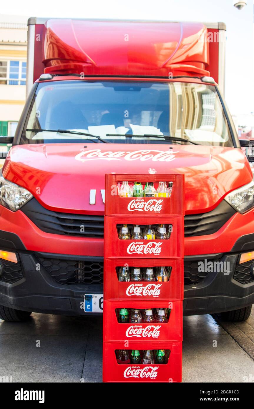 LKW-Verteilung Coca-Cola in Malaga im Sommer Stockfoto