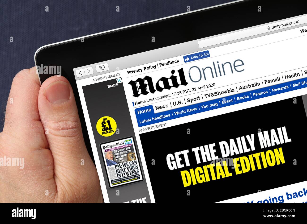 E-Mail Online Nachrichten-Website auf einem iPad angezeigt Stockfoto