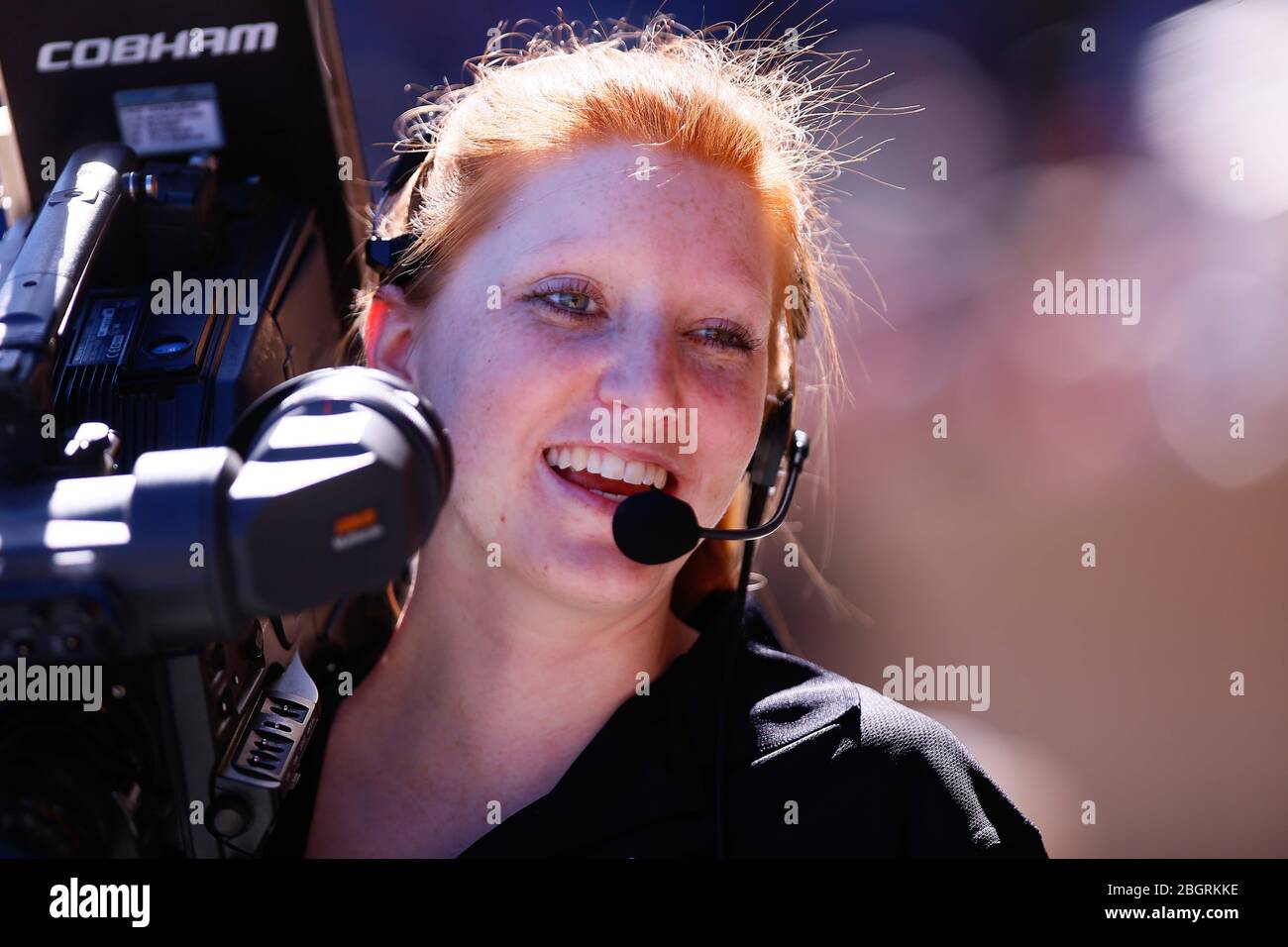 Weiblicher Videokamerabetreiber. Kameramann. Mujer operadora de camara de Video. camarógrafa. spectos durante el juego entre Arizona vs Colorado en el S Stockfoto