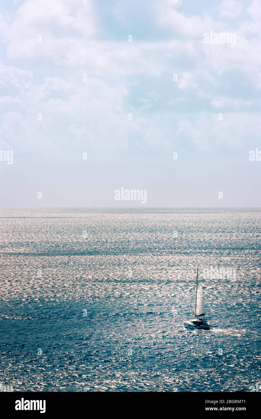 Freiheit - Segeln in das große Blau Stockfoto