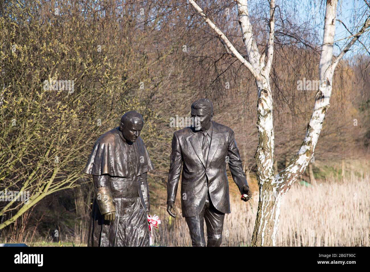 Statue des Heiligen Johannes Paul II. Und des Präsidenten der Vereinigten Staaten Ronald Reagan im Ronald Reagan Park in Danzig, Polen. 5. April 2020 © Wojciec Stockfoto
