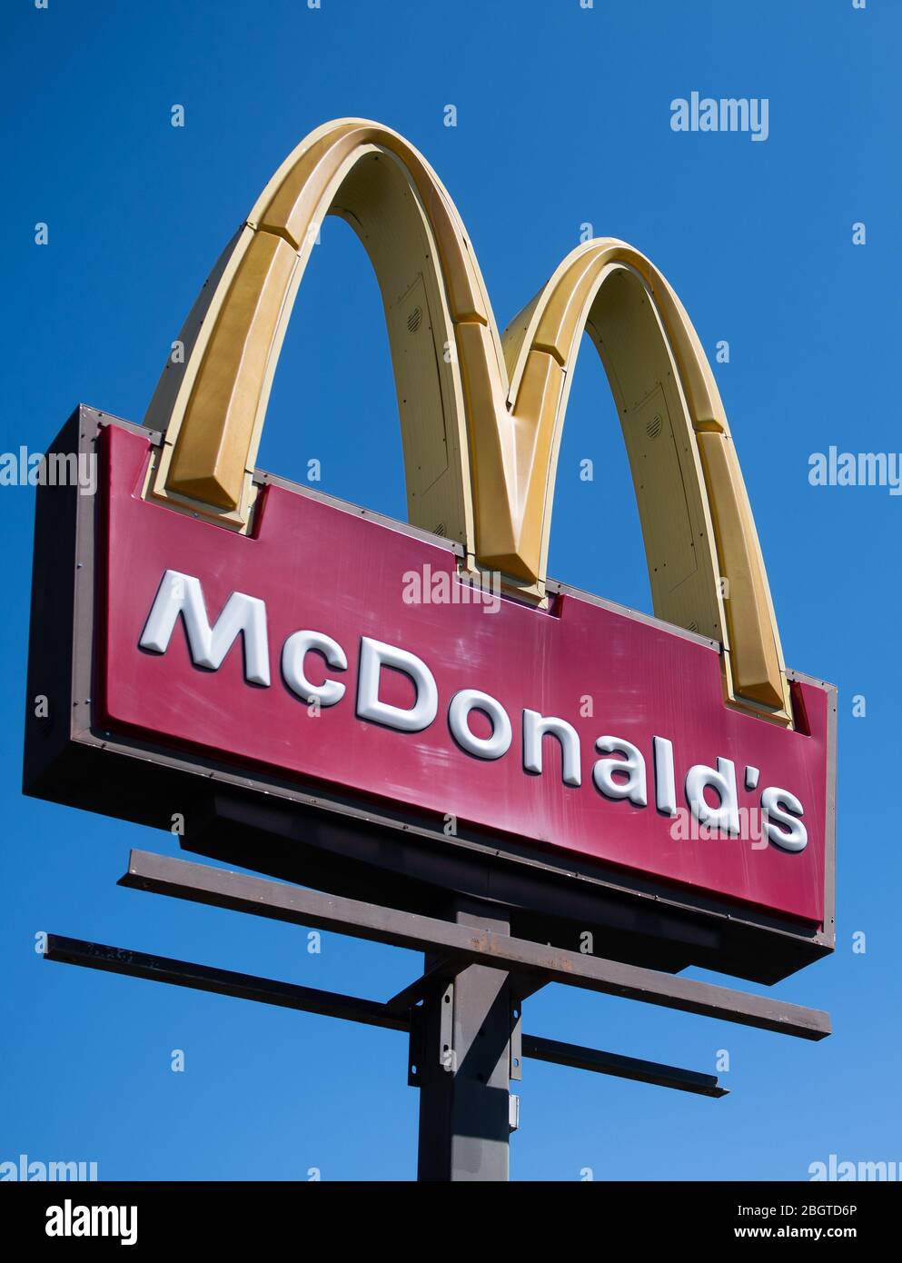 Richmond, Usa. April 2020. Ein McDonald's-Restaurant-Schild ist in Thornburg, Virginia am Mittwoch, 22. 2020 zu sehen. Foto von Kevin Dietsch/UPI Quelle: UPI/Alamy Live News Stockfoto