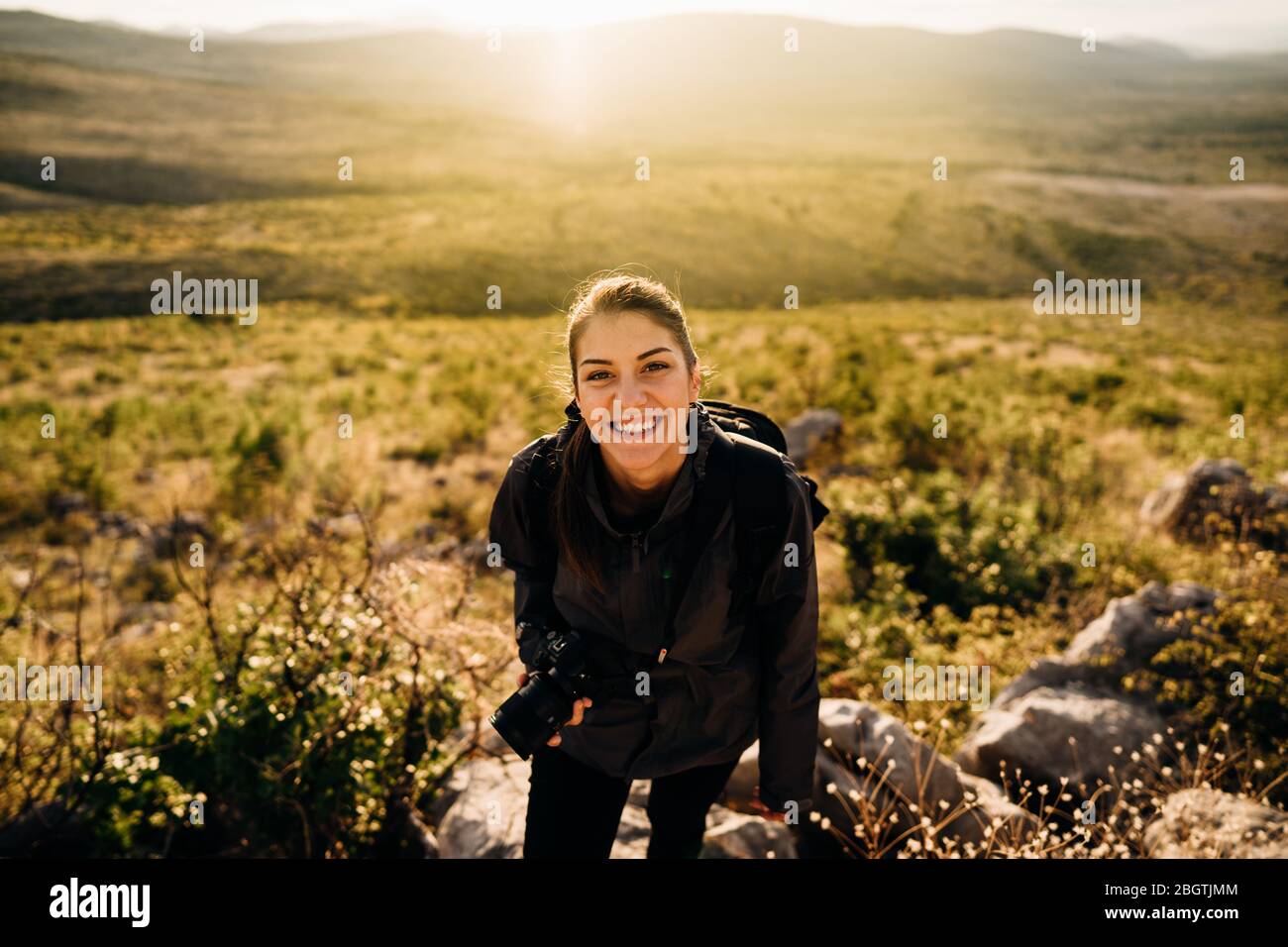 Frau Tourist Wanderer Besuch eines Berg-Nationalpark Trail.Adventure touristischen Landcape Fotograf erkunden Natur.Natur und Umwelt lover.Heal Stockfoto