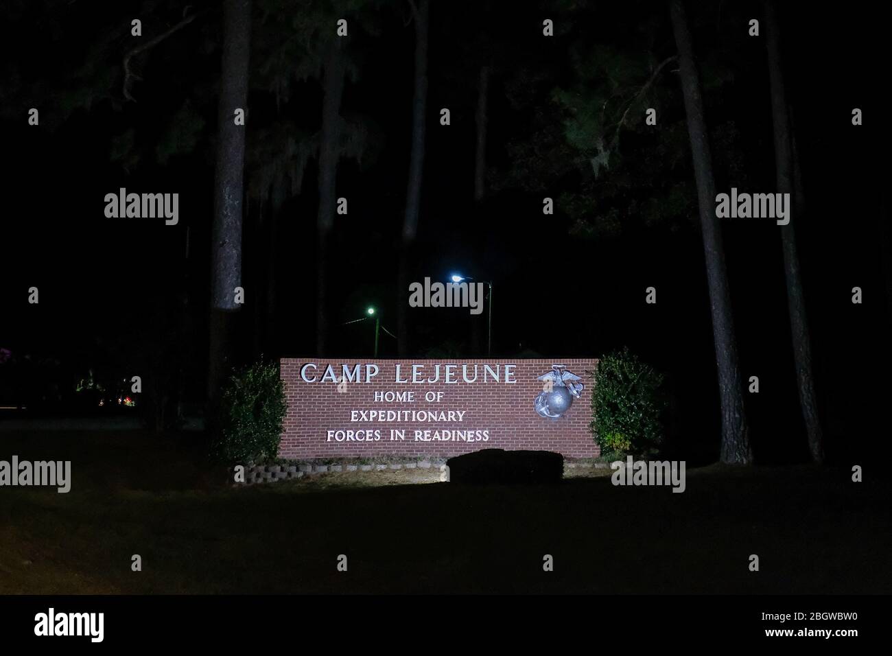 JACKSONVILLE, USA - 28. OKTOBER: Das Camp Lejeune bei Nacht nach der Amphibienwagemutigen Alligator Übung, die von der US Navy und dem Marine Corps o organisiert wurde Stockfoto