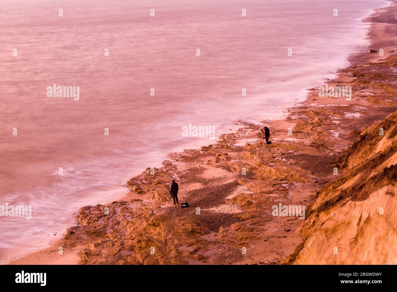 Ein Morgen am Covehithe Strand. Fotografen am Strand - Covehithe, Januar 2018 Stockfoto