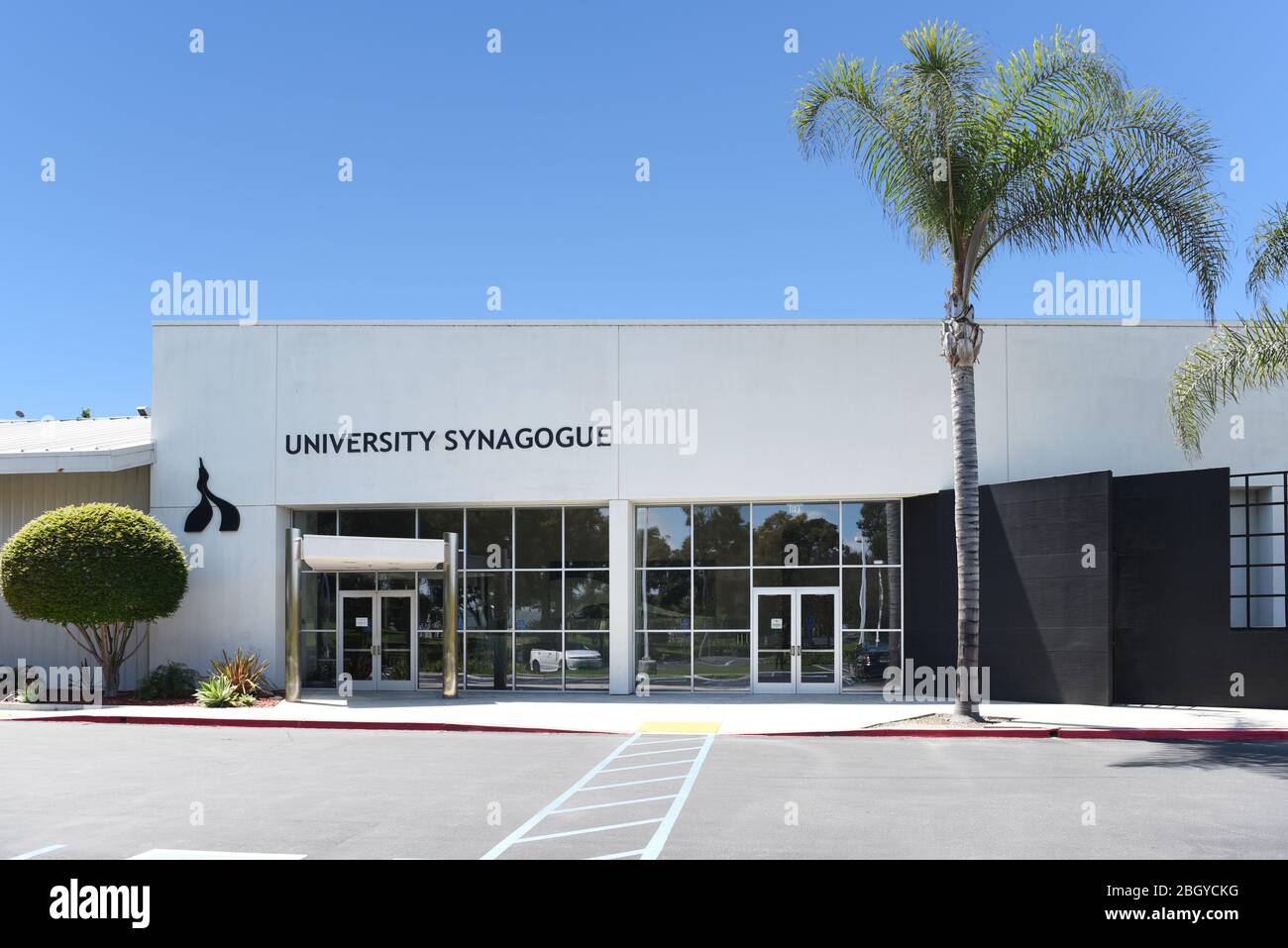 IRIVNE, KALIFORNIEN - 21. APRIL 2020: Synagoge der Universität, ein Zentrum für innovatives und dynamisches Judentum in Orange County. Stockfoto