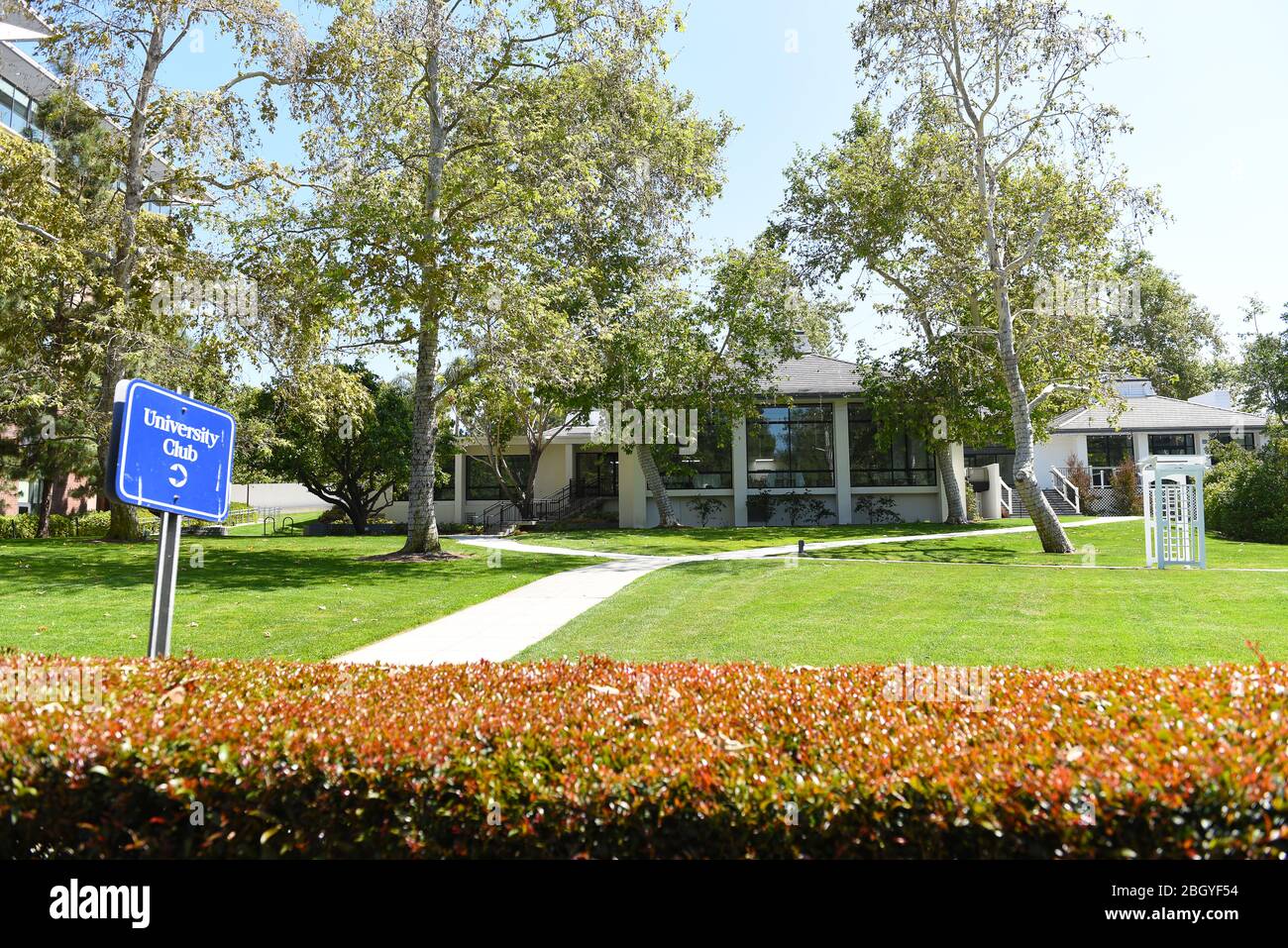 IRIVNE, KALIFORNIEN - 21. APRIL 2020: Der University Club, Bistro Meeting- und Veranstaltungsraum auf dem Campus der University of California Irvine, UCI. Stockfoto