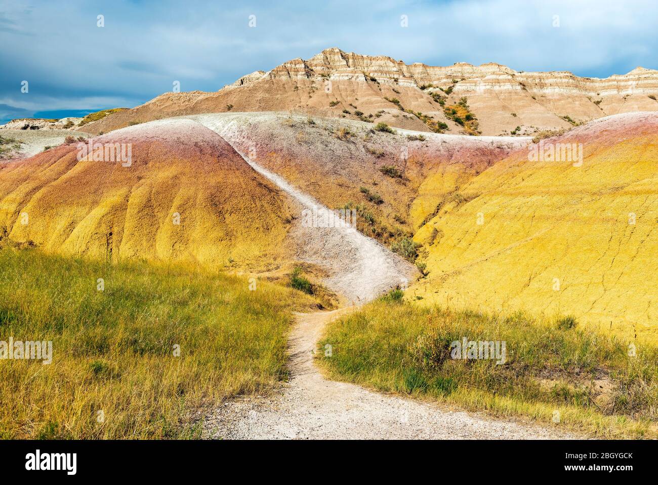 Wanderweg zu den Gelben Mounds, Badlands Nationalpark, South Dakota, USA. Stockfoto