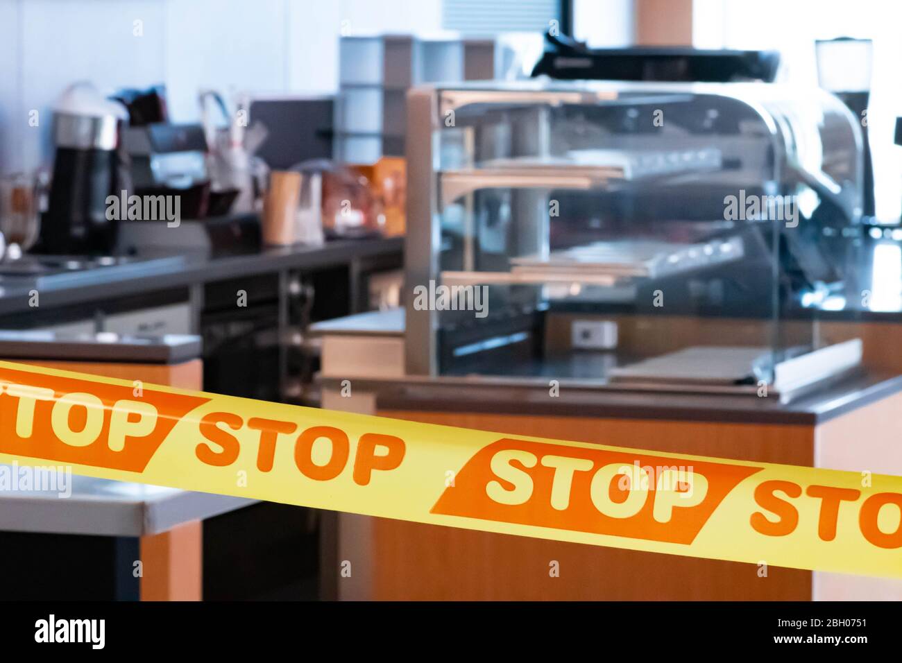 Bars, Cafés und Restaurants geschlossen wegen Coronavirus, Covid, Stop Signal Stockfoto