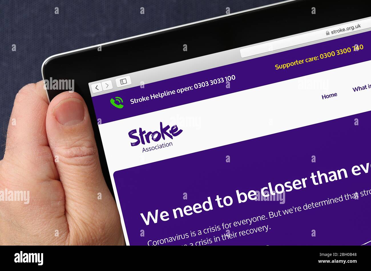 Die Charity-Website der Stroke Association wird auf einem iPad angezeigt Stockfoto