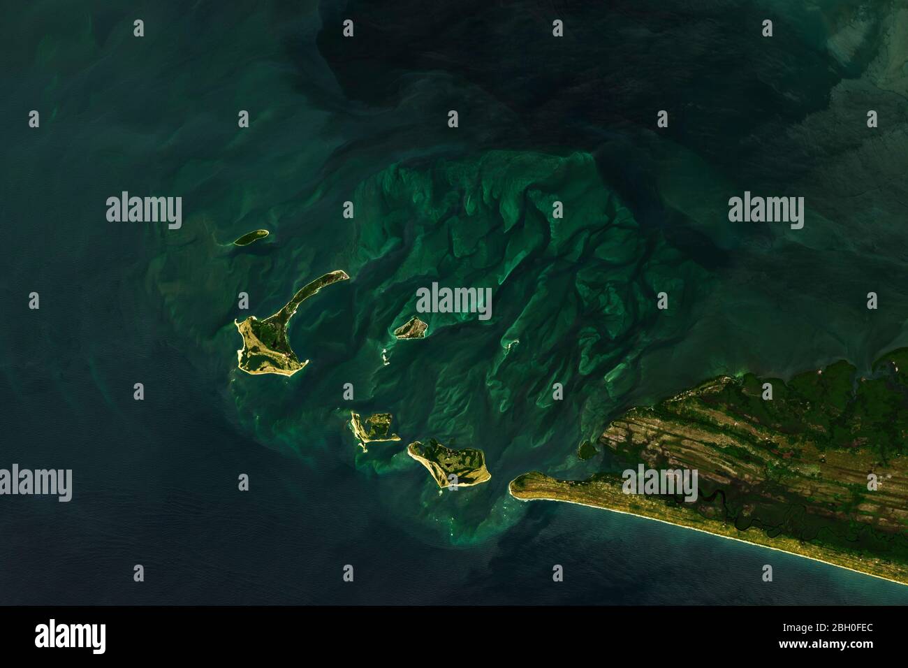 Hochauflösende Satellitenaufnahme der Schildkröteninseln in Sierra Leone - enthält modifizierte Copernicus Sentinel-Daten (2020) Stockfoto