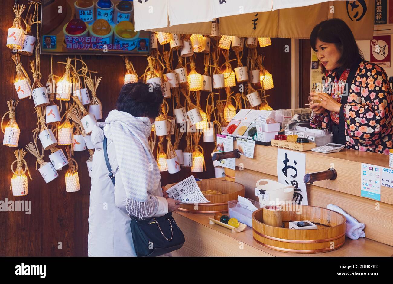Die Kultur Japans wird während eines langen Zwischenstoppens erkundet. Stockfoto