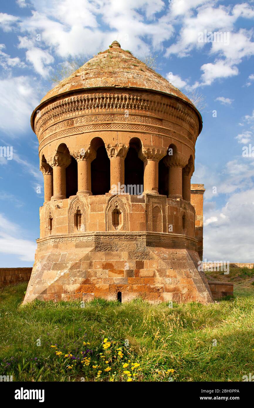 Historisches Mausoleum des Selcuk Herrschers Bayindir Bey, in der Stadt Ahlat, Türkei Stockfoto