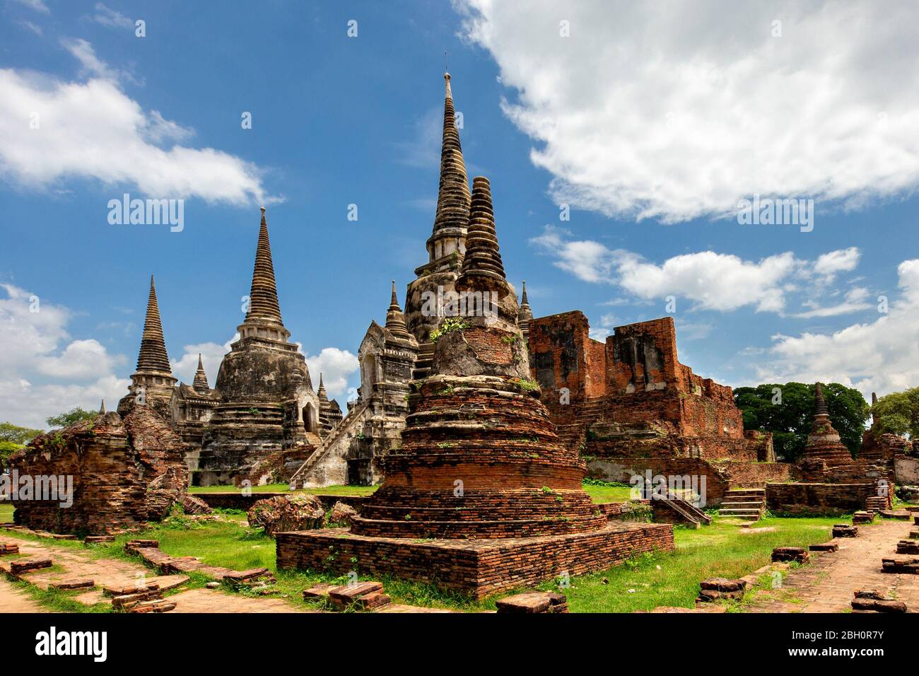 Überreste buddhistischer Tempel in der historischen Stätte von Ayutthaya, Thailand Stockfoto