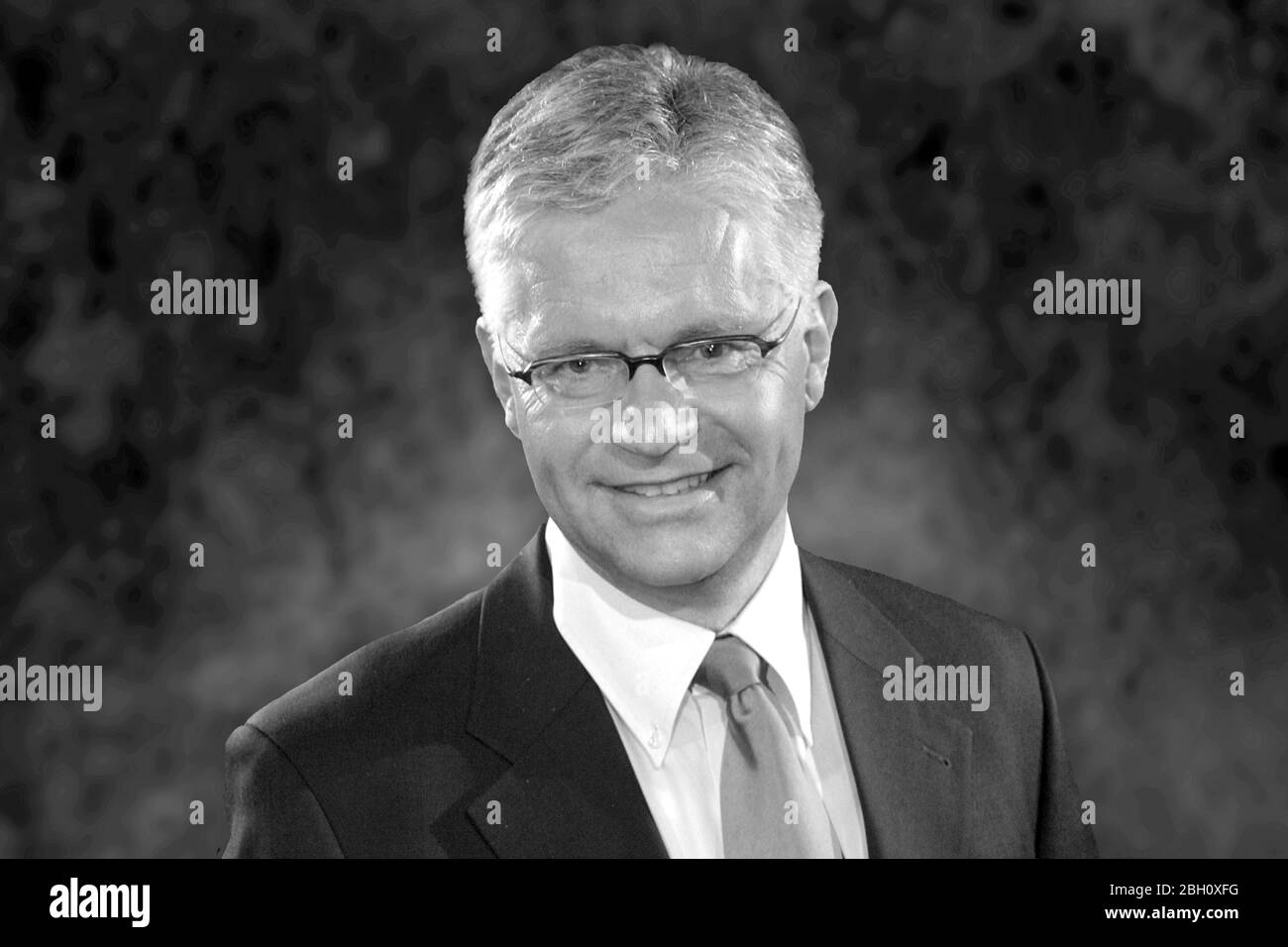 Köln, Deutschland. April 2020. FOTOMONTAGE: Der ehemalige Geher Hartwig GAUDER starb im Alter von 65 Jahren. Archivfoto: Hartwig GAUDER, Deutschland, ehemaliger Athlet, Olympiasieger im Gehen, Portrait, Portrait, Portrait Format, 15.03.2005. Â weltweit Credit: dpa/Alamy Live News Stockfoto