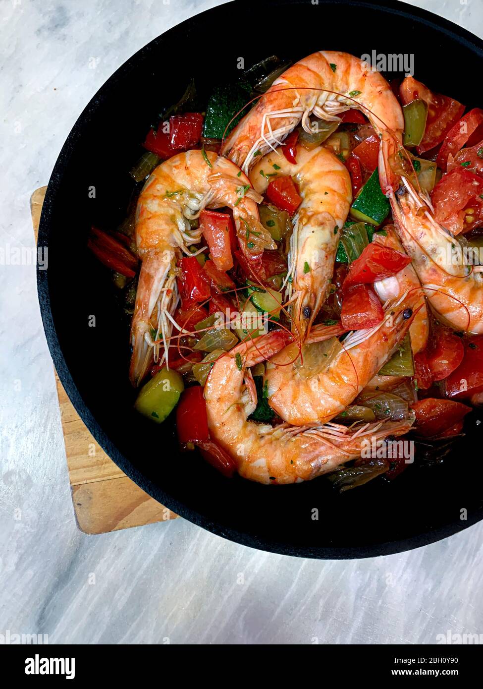 Garnelen mit Gemüse und Paprika Stockfoto