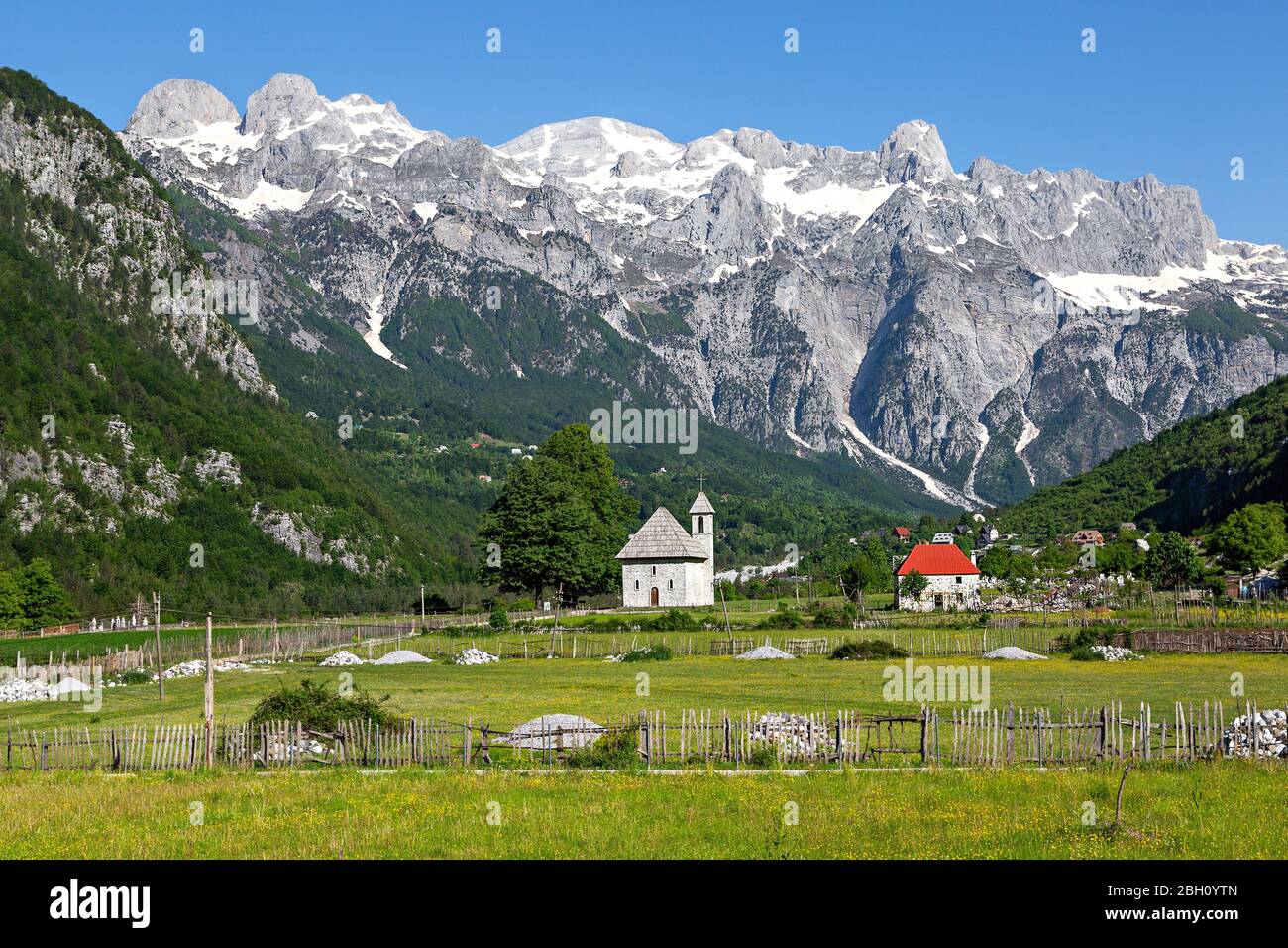 Theth Bergdorf auch bekannt ist Thethi Dorf, in der Theth-Tal, Albanien Stockfoto